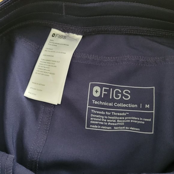 Figs scrubs 2 sets - Picture 4 of 5